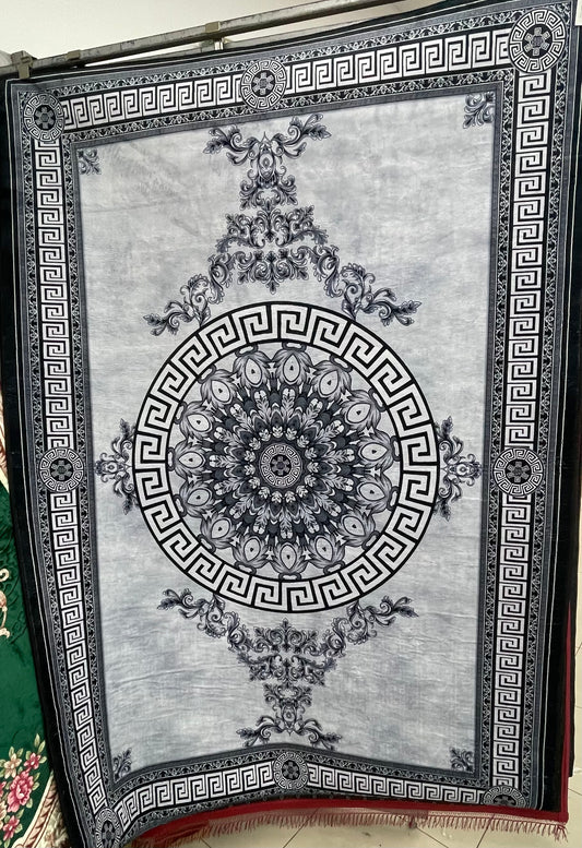 1.6x2.3m floor rug (3)