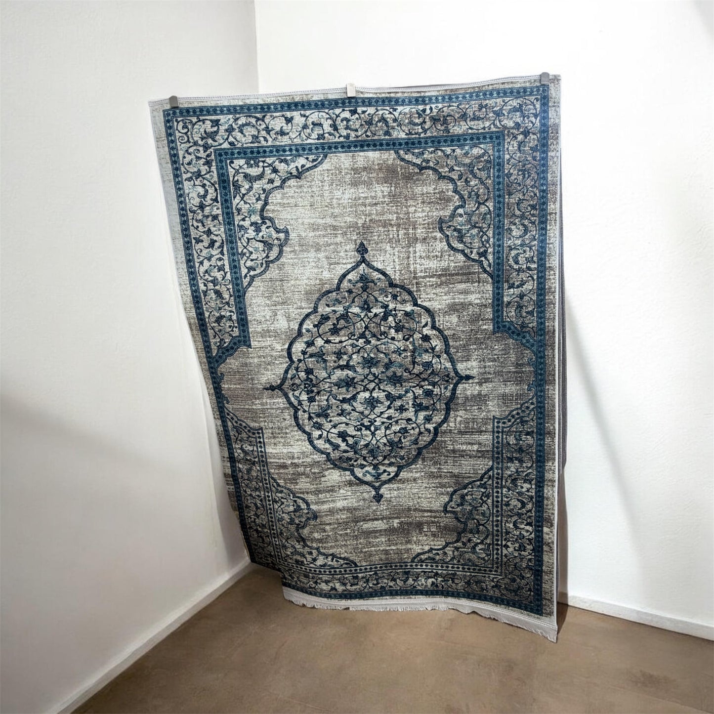 Blue rug 1.6x2.3m