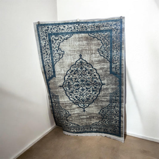 Blue rug 1.6x2.3m